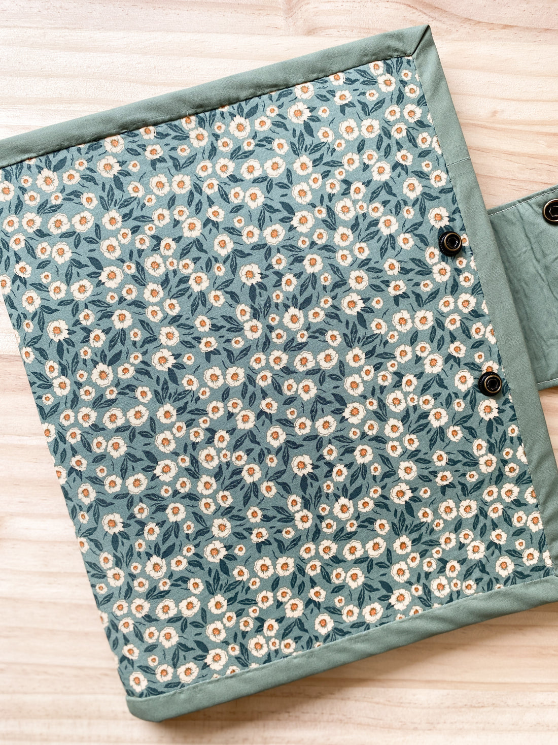 Flip Pocket Folio Kit by Aneela Hoey